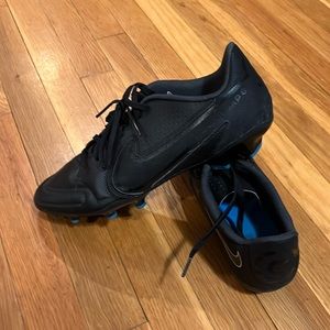 Nike Tiempo Soccer cleats - great condition - size 11 but runs small
